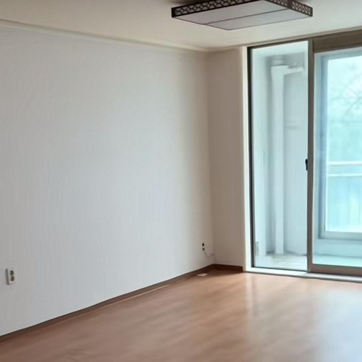 <p>Rachell juga kagum karena movers di Korea bukan hanya bantu memindahkannya, tetapi juga menata ulang semua barang. &ldquo;Jam 10 pagi, rumah lamaku udah kosong dan bersih. Habis istirahat sebentar kita langsung ke rumah baru. Dan ini yang bikin aku syok, mereka bukan cuma naruh furniture, tapi mereka <em>unpack</em> printilan kecil kayak piring, bantal, bahkan baju pun mereka lipatin dan masukin ke lemari,&rdquo; ungkapnya. (Foto: TikTok@rachellyahya)</p>