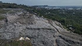 Foto udara Tempat Pembuangan Akhir (TPA) Jatibarang di Semarang, Jawa Tengah, Jumat (12/9/2025). Pemerintah mendorong pengembangan pembangkit listrik tenaga sampah (PLTSa) melalui revisi Perpres nomor 35 tahun 2018 tentang Percepatan Pembangunan Inst