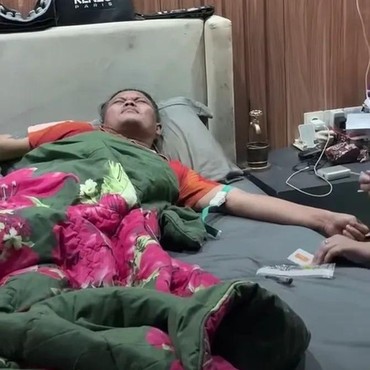 Kondisi Kesehatan Menurun, Ini 7 Potret Sule Terbaring Merintih Kesakitan di Ranjang