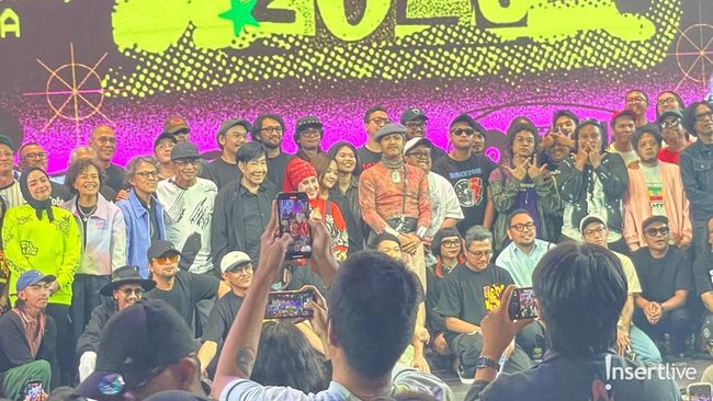 Elvy Sukaesih Spill Progres Kolaborasi Bareng Tokyo Ska di Synchronize Fest