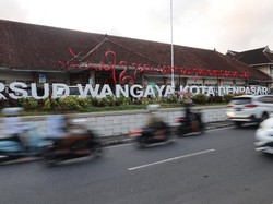 Kisah Nakes RSUD Wangaya Berjibaku Tangani Pasien Saat Banjir Menerjang