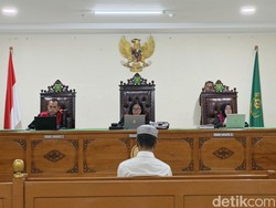 Syahruna Pembuat Uang Palsu Rp 640 Juta di UIN Makassar Divonis 4 Tahun Bui