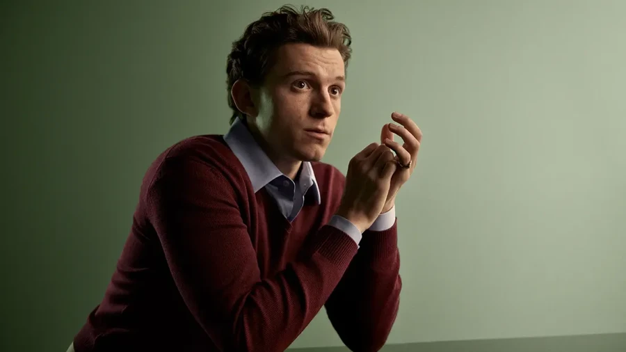 Tom Holland untuk Prada Beauty.