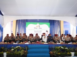 UAS Isi Ceramah Maulid Nabi di Polresta Pekanbaru, Kapolda Riau Hadir