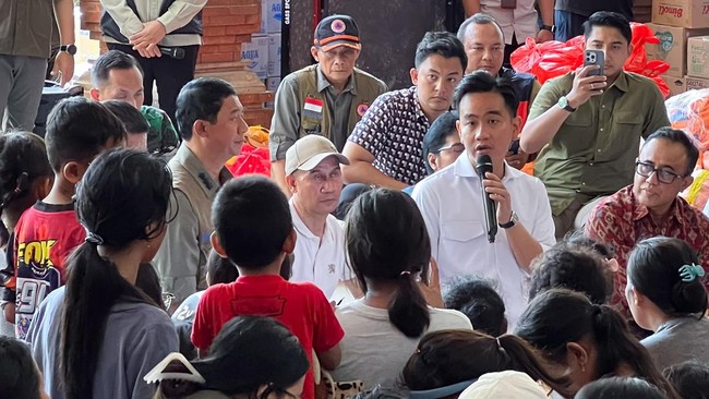 Wapres Gibran Rakabuming mengunjungi korban banjir di Bali, meninjau pos pengungsian dan memastikan bantuan pemerintah untuk para terdampak.
