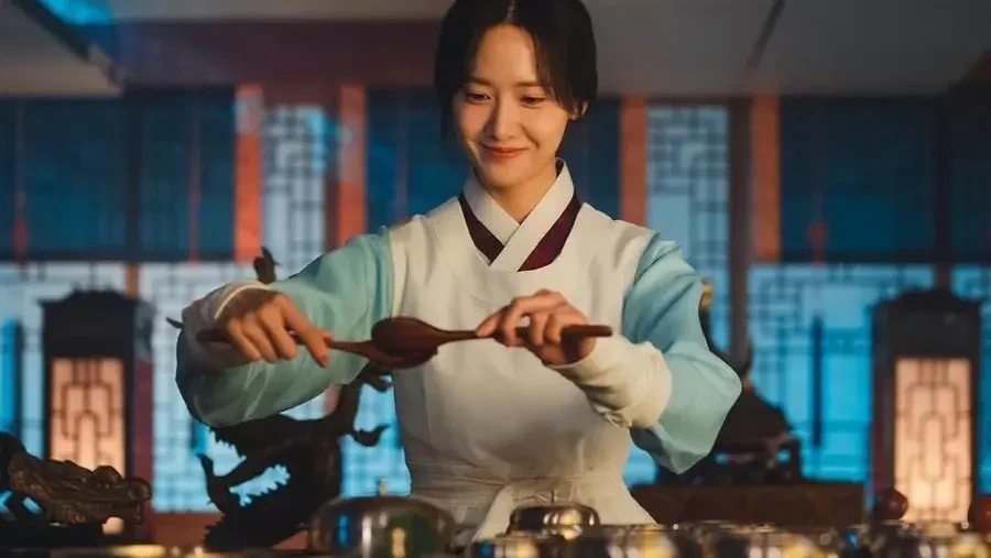 Yoona SNSD kursus masak demi perannya dalam drama 'Bon Appetit, Your Majesty'.