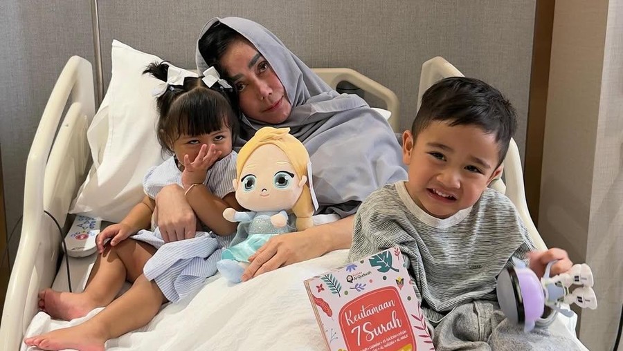 Jalani Operasi Hari ini, Amy Qanita Dijenguk Rayyanza dan Lily