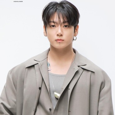 Penampilan Jungkook di Siaran Langsung Bikin Fans Heboh dan Banjir Pujian