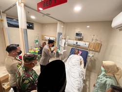 Kapolres Tangsel Jenguk Korban Ledakan Gas Pamulang di RS Ciputat