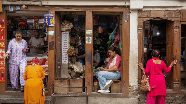 Nepal Kembali Tenang Usai Pelantikan PM Baru Ibu kota Nepal, Kathmandu, kembali tenang pada Sabtu (13/9) usai dua pekan terakhir dilanda demonstrasi besar-besaran.