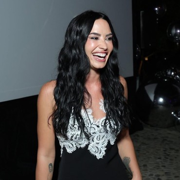 Lirik Lagu Here All Night - Demi Lovato