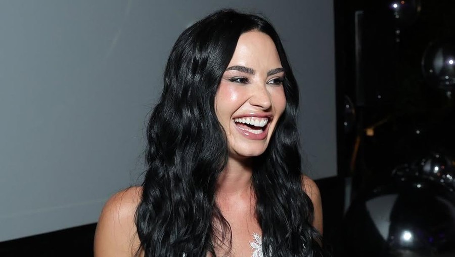 Lirik Lagu Here All Night - Demi Lovato Lirik Lagu Here All Night - Demi Lovato