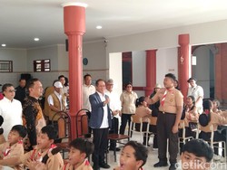 Kunjungi SR, Menteri Hanif Ajak Siswa Peduli Lingkungan dengan Pilah Sampah