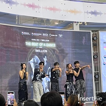 Tampil Perdana di Indonesia, 1MILLION Guncang Panggung KOREA 360