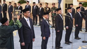 FOTO: Reshuffle Kabinet Hingga Banjir Besar di Bali