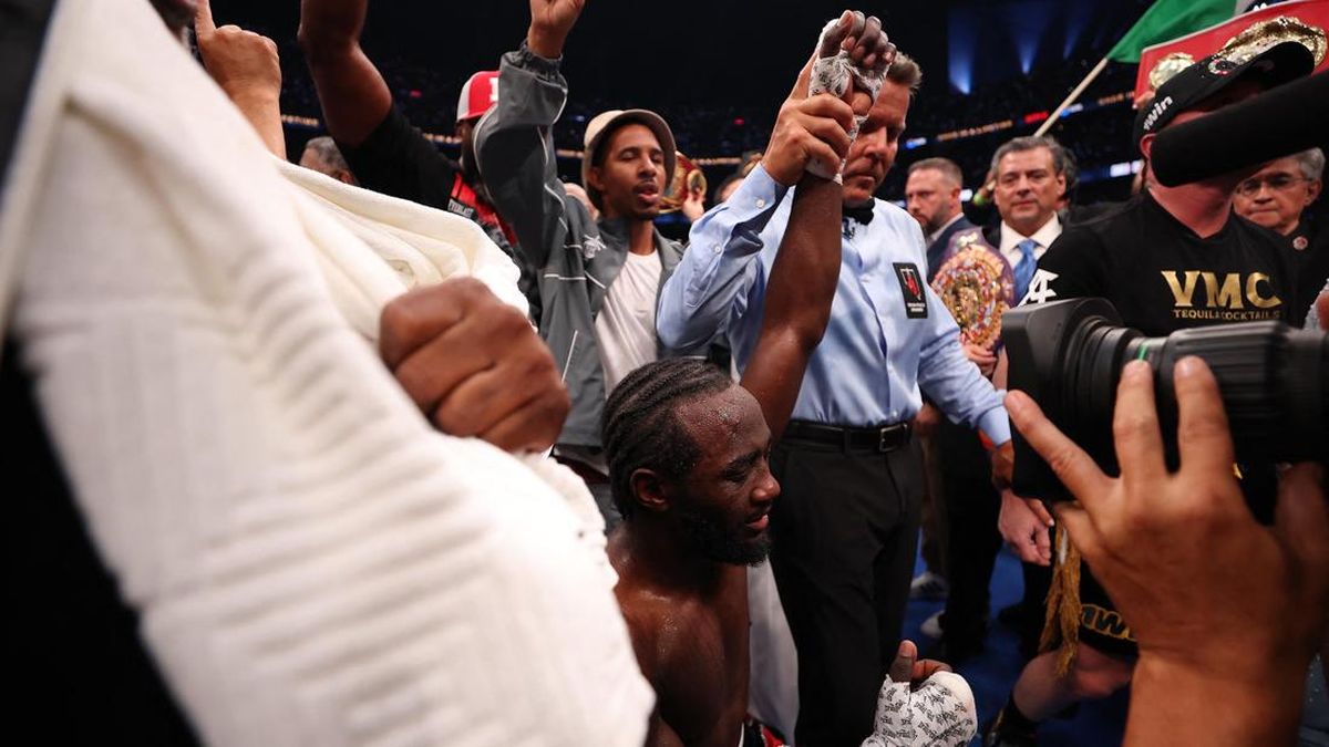 FOTO: Crawford Ukir Sejarah Baru usai Kalahkan Canelo