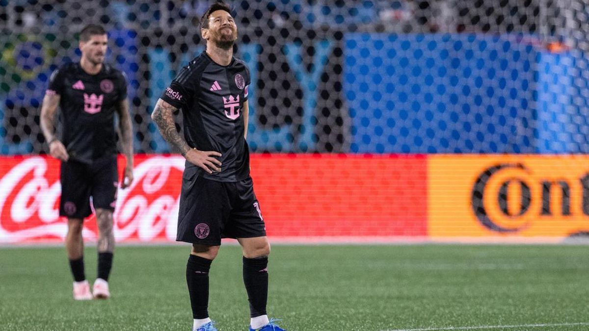 FOTO: Messi Gagal Cetak Gol Penalti, Inter Miami Dibantai Charlotte