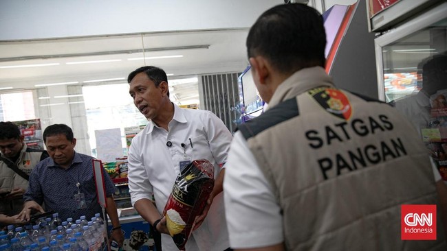 Bos Bulog Ungkap Rincian Rp5 T dari Prabowo untuk Bangun 100 Gudang Bos Perum Bulog Ahmad Rizal Ramdhani ungkap Rp5 triliun dari Presiden Prabowo akan dipakai untuk bangun 100 gudang di seluruh Indonesia.