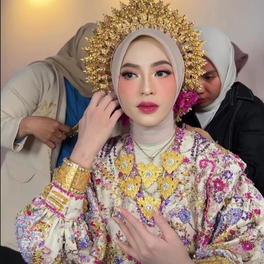 Feby Putri Resmi Menikah, Riasan Wajah Manglingi Jadi Sorotan