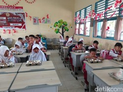 Guru Sekolah-Relawan Posyandu Juga Dapat Makan Bergizi Gratis