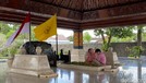 Kartika Sari Dewi Soekarno dan putranya&comma; Frederik Kiran Soekarno Seegers berkontemplasi saat ziarah di makam Bung Karno&comma; Kota Blitar