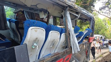 Manifes Bus Nakes RSBS Jember yang Kecelakaan di Bromo 50 Orang