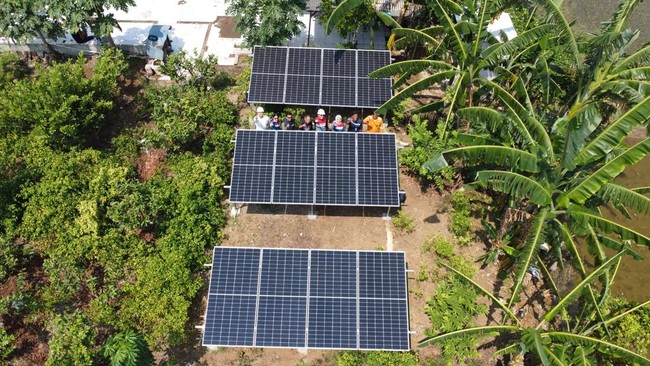 Untuk tantangan biaya operasional yang tinggi, Kelompok Tani Tirta Makmur Desa Muara Karawang memanfaatkan program Desa Energi Berdikari (DEB) Pertamina.