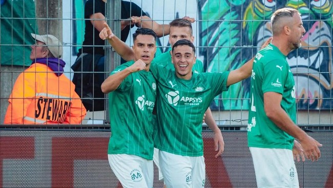 Gelandang Timnas Indonesia Joey Pelupessy sukses mencetak gol spektakuler saat membawa timnya FC Lommel menang 2-0 atas Patro Eisden.