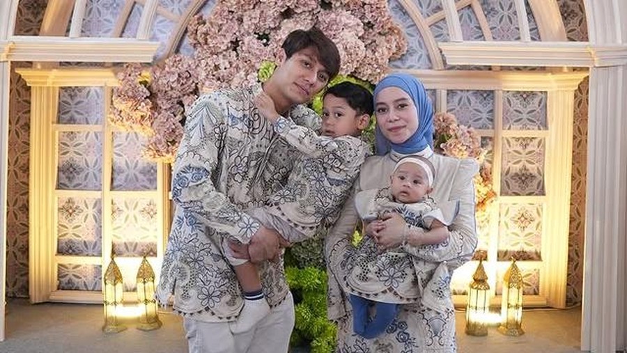 5 Potret Levian Anak Lesti Kejora Pangku Adik Perempuannya 5 Potret Levian Anak Lesti Kejora Pangku Adik Perempuannya