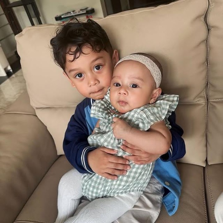 <p>Netizen pun langsung ramai berkomentar tentang kebersamaan kakak beradik ini. "<em>Masyaallah</em> <em>tabarokallah</em> gemes," tulis <em>@sus****</em>. "Lesti sama Billar kemasan saset ini mah, gemes bener adil mukanya," kata <em>@afe****</em>. "Ya ampun gemes sekali abang adik kaya kembar," tulis <em>@rhm****</em>. (Foto: Instagram @leshiativana)</p>