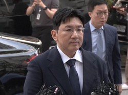 Video Momen Bang Si Hyuk Tiba di Kantor Polisi Seoul: Saya Akan Kooperatif