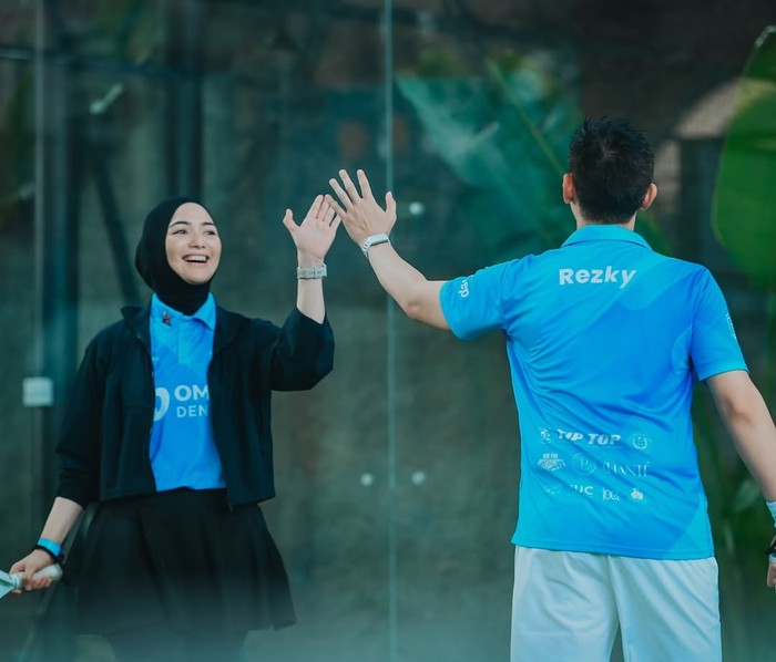 Aktris Citra Kirana pernah sukses menurunkan berat badan hingga 21 kilogram. Dalam kanal YouTube CikyCitraRezky, ia membagikan cara diet yang dilakukannya.