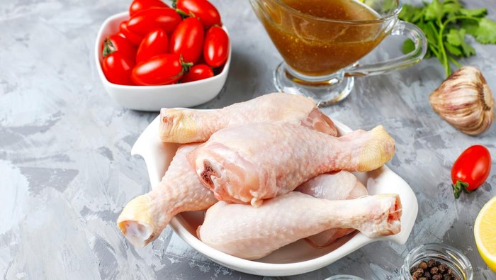 Ini Alasan Kenapa Kamu Sebaiknya Tidak Mencuci Ayam Sebelum Dimasak