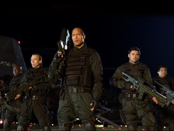 Sinopsis Film Doom, Terjebak Bersama Monster Berbahaya