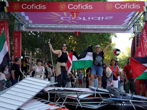 FOTO: Protes Tim Israel, Balap Sepeda Vuelta a Espana Dihentikan