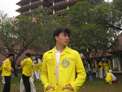 5 Potret Ezzar Raditya Anak Sahrul Gunawan Jadi Mahasiswa UI, Bangga Kenakan Jaket Almamater