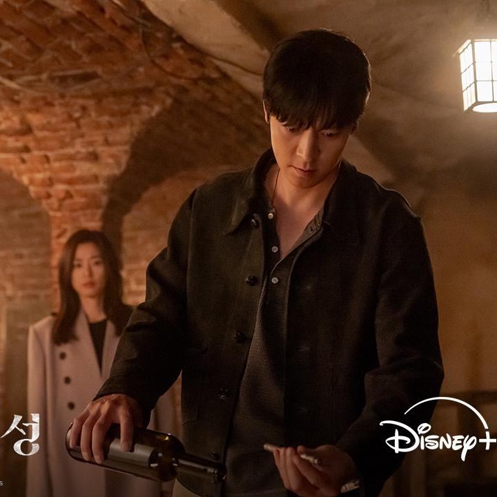 <p>Drama yang baru tayang pada 10 September lalu langsung mengeluarkan tiga dari sembilan episode. Pada episode pertama, <em>Tempest</em> mendapat rating yang cukup tinggi, yakni 7,0/10, lho, Bunda.&nbsp;(Foto: Instagram@disneypluskr)</p>