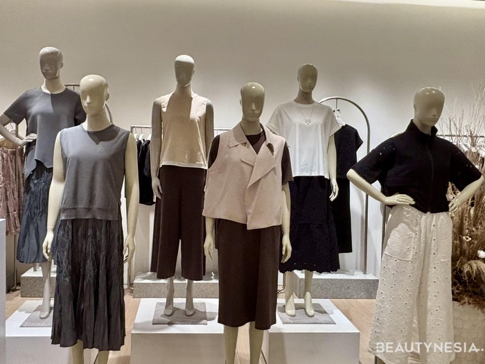 Giordano Ladies Koleksi Fall/Winter 2025. Terbagi atas 3 koleksi, yaitu Present Playland, Through The Eyes of A Child, dan A Love Poem.