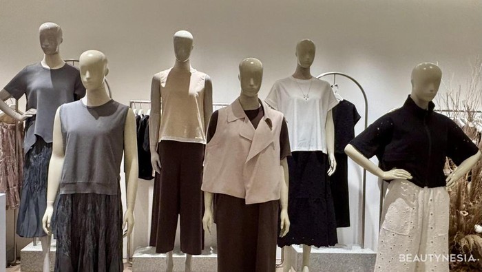 Giordano Ladies Koleksi Fall/Winter 2025. Terbagi atas 3 koleksi, yaitu Present Playland, Through The Eyes of A Child, dan A Love Poem.