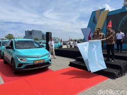 Gubernur Sulsel Luncurkan 200 Taksi Listrik Green SM di Makassar
