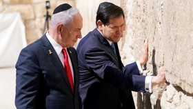Menlu AS Bertemu Netanyahu, Doa Bareng di Tembok Ratapan