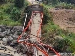 Jembatan Kalierang Tegal Ambruk Saat Dibongkar, 5 Pekerja Terjatuh