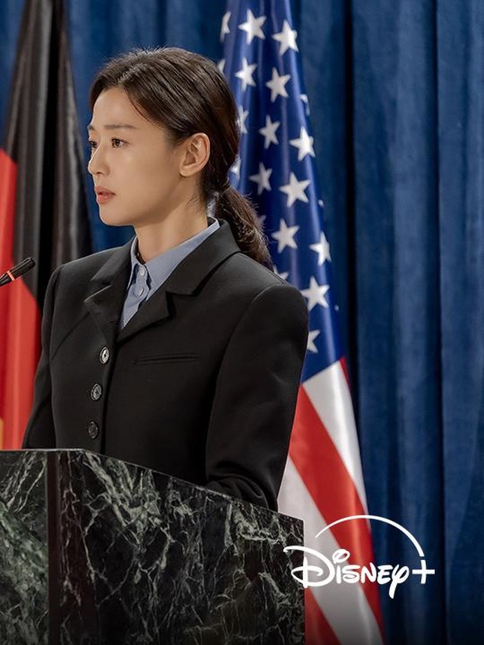 Salah satu daya tarik Tempest adalah pemeran yang luar bisa yang diperankan Jun Ji Hyun dan Gang Dong Won. Kehadiran keduanya sukses menarik antisipasi penggemar.