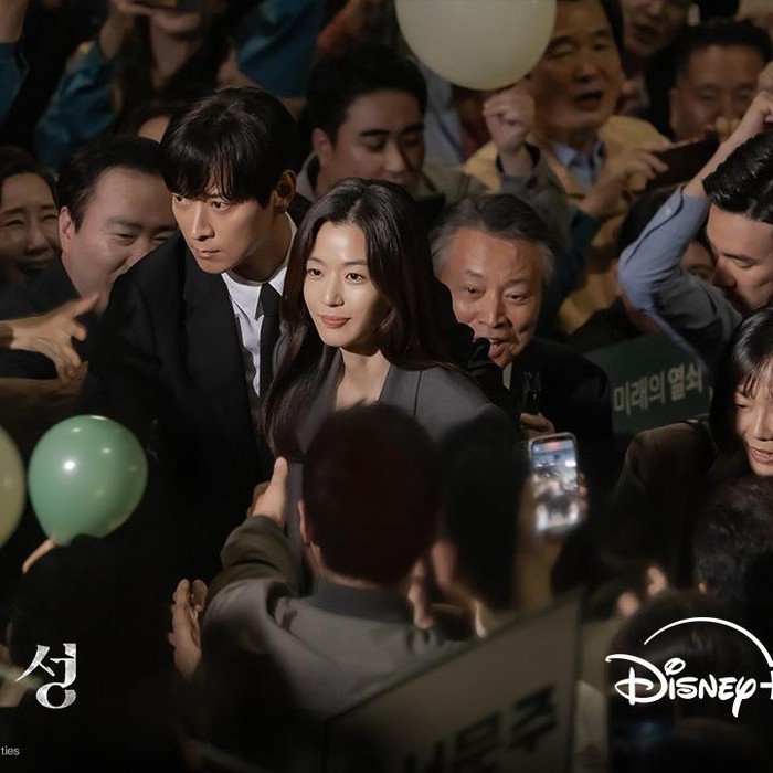 Tempest memberikan tema yang kuat dan mendebarkan, terutama misi dari drama ini berpengaruh pada masa depan Semenanjung Korea yang bergantung pada Jun Ji Hyun dan Kang Dong Won.