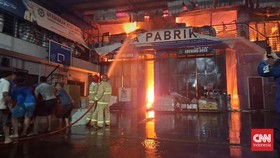 Pabrik Bahan Bangunan di Tangsel Terbakar, 7 Unit Damkar Dikerahkan