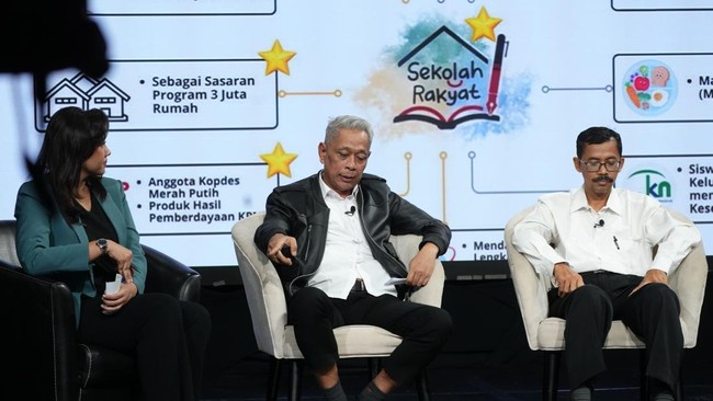 Presiden berharap, para siswa memiliki tiga hal setelah lulus kelak, yakni menjadi anak cerdas, berkarakter kebangsaan dan keagamaan, dan berbekal keterampilan.