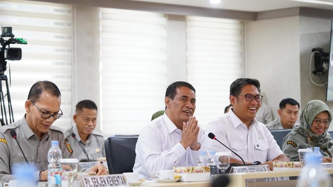 Berbagai program strategis pemerintah sukses menghasilkan lompatan besar di sektor pertanian, baik dari sisi produksi hingga kesejahteraan petani.