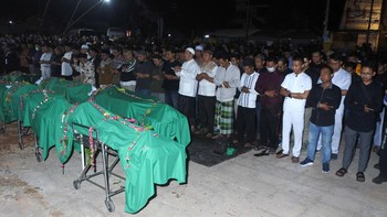 FOTO: Korban Kecelakaan Bus Nakes di Bromo Dipulangkan ke Jember