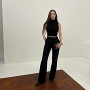 Get The Look: Inspirasi All Black Style ala Krystal Jung