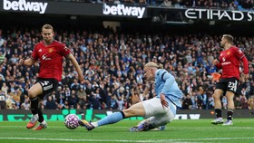 FOTO: Manchester City Buat Manchester United Hancur Lebur